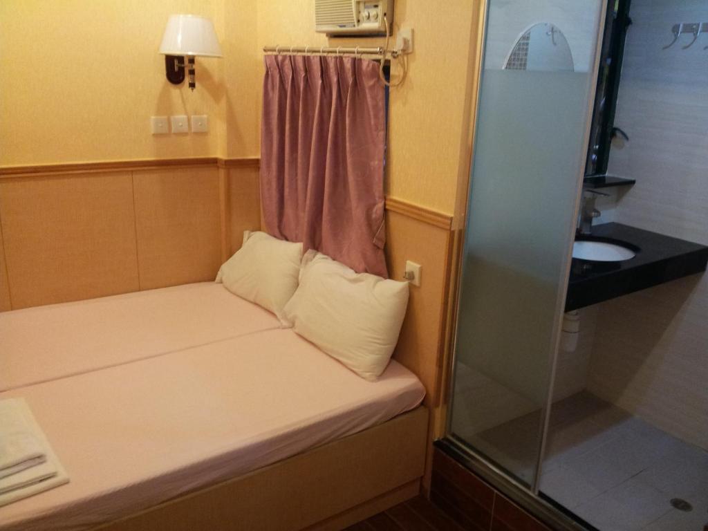 New Garden Hostel Хонконг Стая снимка